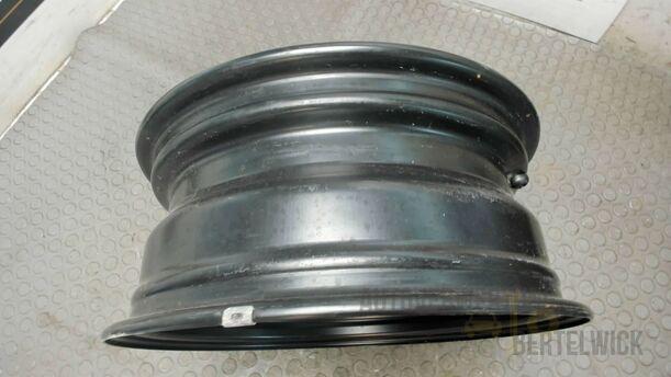Foto: STAHLFELGE 6X15 ET52,5 eines Ford Focus
