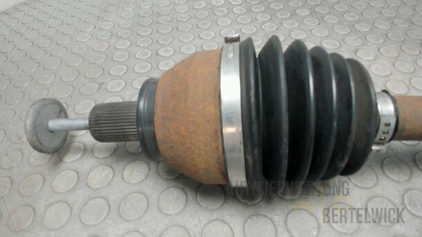 Foto: ANTRIEBSWELLE LINKS (AUTOMATIKGETRIEBE) eines Ford Mondeo Turnier 2.0 TDCi Aut.