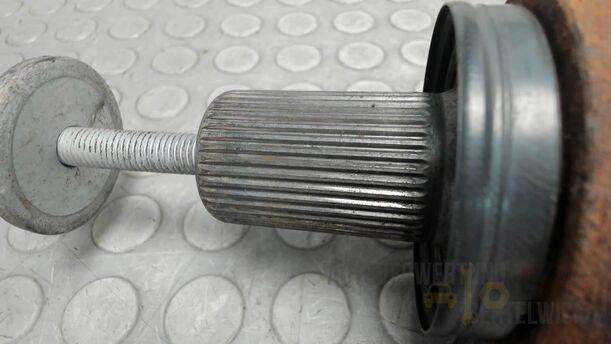 Foto: ANTRIEBSWELLE LINKS (AUTOMATIKGETRIEBE) eines Ford Mondeo Turnier 2.0 TDCi Aut.
