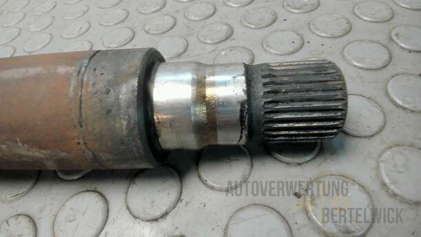 Foto: ANTRIEBSWELLE RECHTS ( AUTOMATIKGETRIEBE ) eines Ford Mondeo Turnier 2.0 TDCi Aut.