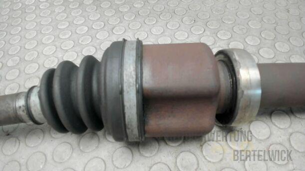 Foto: ANTRIEBSWELLE RECHTS ( AUTOMATIKGETRIEBE ) eines Ford Mondeo Turnier 2.0 TDCi Aut.
