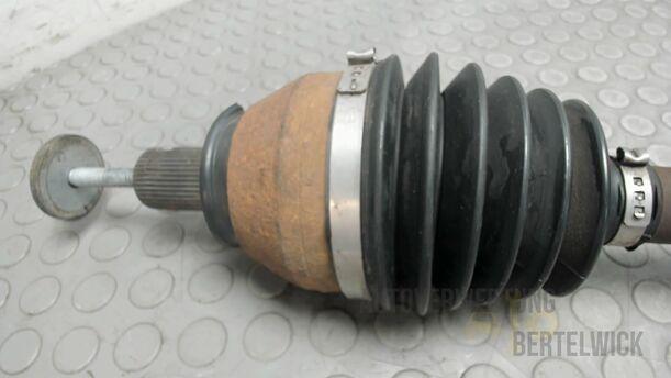 Foto: ANTRIEBSWELLE RECHTS ( AUTOMATIKGETRIEBE ) eines Ford Mondeo Turnier 2.0 TDCi Aut.
