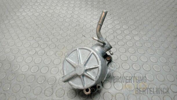 Foto: VAKUUMPUMPE / UNTERDRUCK eines Mazda MPV 2.0 TD
