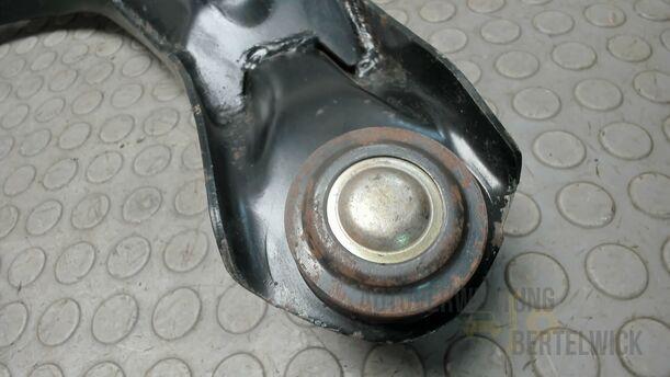 Foto: QUERLENKER VORNE LINKS eines Mazda MPV 2.0 TD