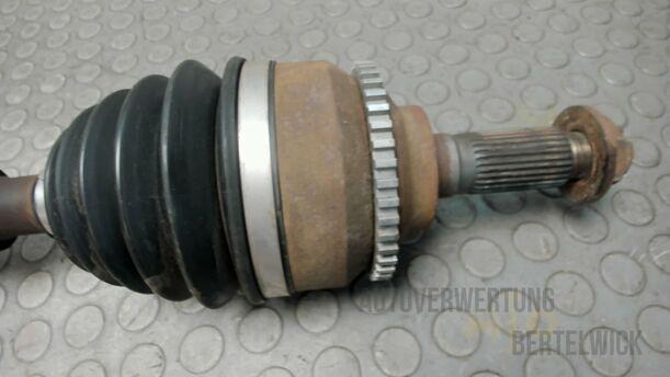 Foto: ANTRIEBSWELLE LINKS eines Mazda MPV 2.0 TD