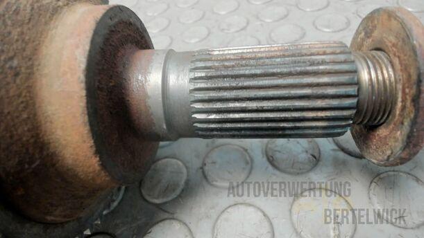 Foto: ANTRIEBSWELLE LINKS eines Mazda MPV 2.0 TD