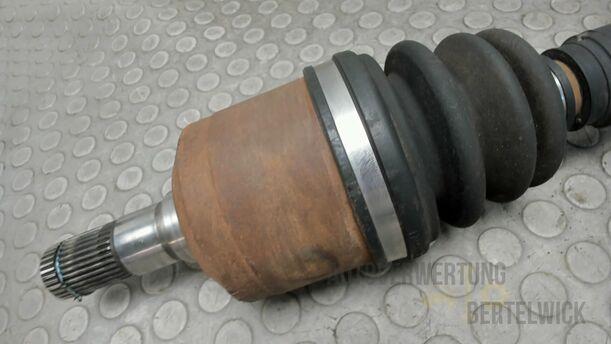 Foto: ANTRIEBSWELLE LINKS eines Mazda MPV 2.0 TD