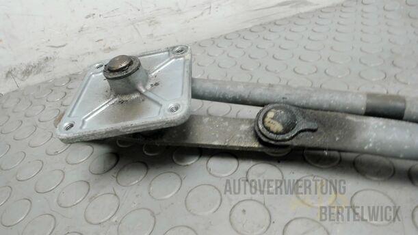 Foto: SCHEIBENWISCHERGESTÄNGE VORNE eines Mazda MPV 2.0 TD