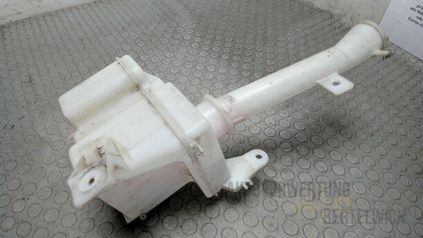 Foto: SCHEIBENWASCHBEHÄLTER eines Mazda MPV 2.0 TD