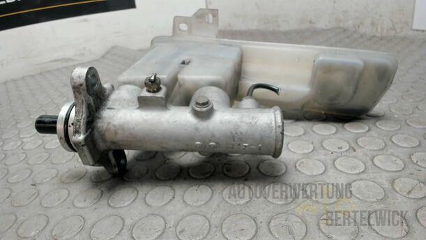 Foto: HAUPTBREMSZYLINDER eines Mazda MPV 2.0 TD