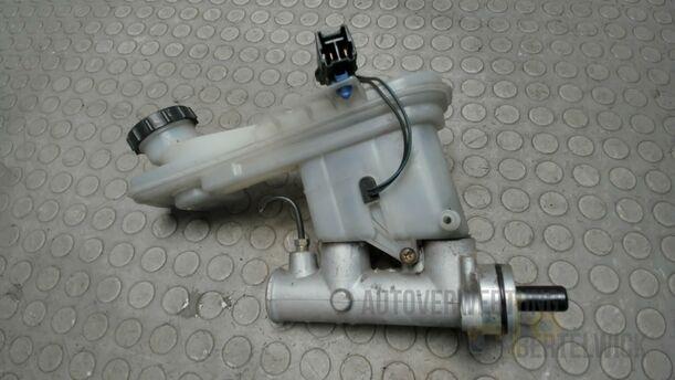 Foto: HAUPTBREMSZYLINDER eines Mazda MPV 2.0 TD