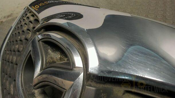 Foto: KÜHLERGRILL eines Mazda MPV 2.0 TD