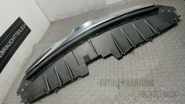 Foto: KÜHLERGRILL eines Mazda MPV 2.0 TD