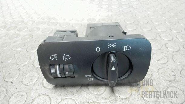 Foto: LICHTSCHALTER eines Seat Toledo 1.9 TDI