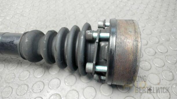 Foto: ANTRIEBSWELLE LINKS eines Seat Toledo 1.9 TDI