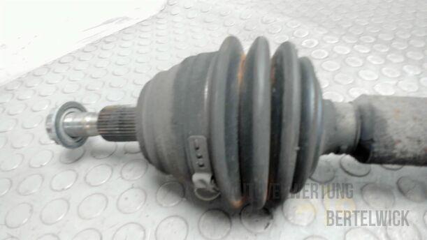 Foto: ANTRIEBSWELLE LINKS eines Seat Toledo 1.9 TDI