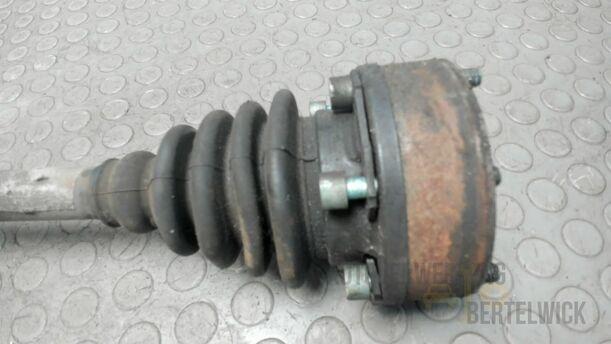 Foto: ANTRIEBSWELLE LINKS eines Seat Toledo 1.9 TDI