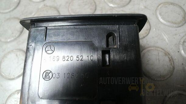 Foto: FENSTERHEBERSCHALTER eines Mercedes-Benz A 150