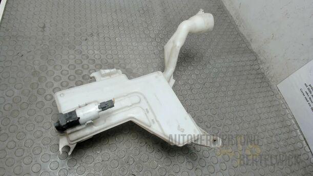 Foto: SCHEIBENWASCHBEHÄLTER eines Peugeot 407 140