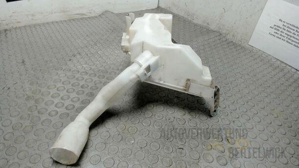 Foto: SCHEIBENWASCHBEHÄLTER eines Peugeot 407 140