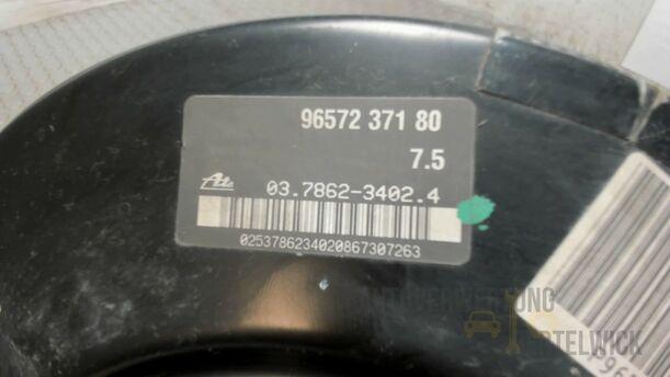 Foto: BREMSKRAFTVERSTÄRKER eines Peugeot 407 140