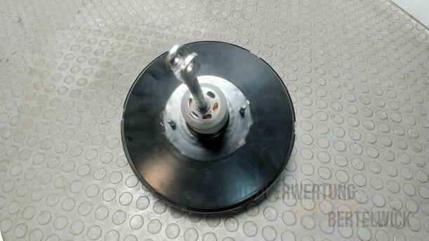 Foto: BREMSKRAFTVERSTÄRKER eines Peugeot 407 140