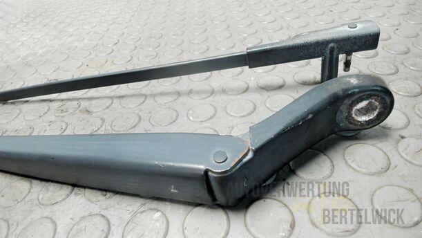 Foto: SCHEIBENWISCHERARME VORNE eines Peugeot 407 140