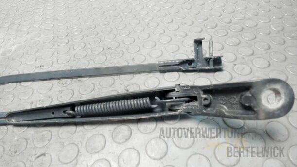 Foto: SCHEIBENWISCHERARME VORNE eines Peugeot 407 140