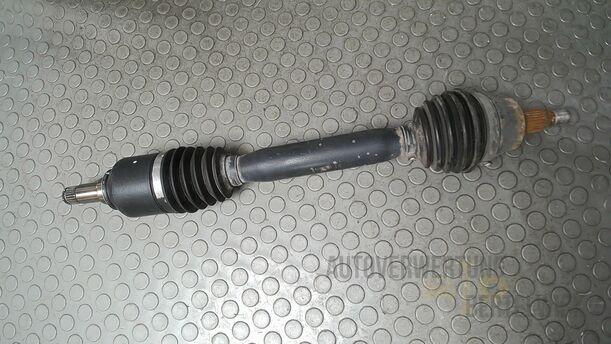 Foto: ANTRIEBSWELLE LINKS ( SCHALTGETRIEBE ) eines Mercedes-Benz A 150