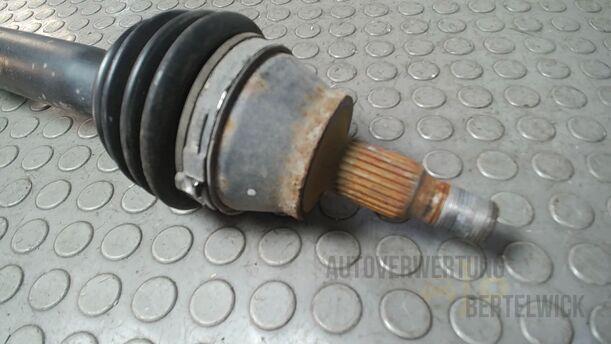 Foto: ANTRIEBSWELLE LINKS ( SCHALTGETRIEBE ) eines Mercedes-Benz A 150
