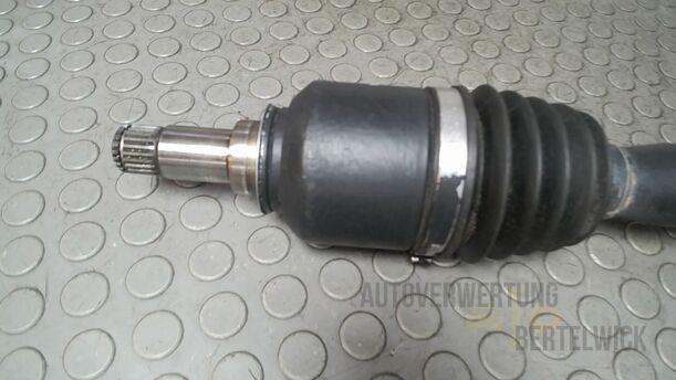 Foto: ANTRIEBSWELLE LINKS ( SCHALTGETRIEBE ) eines Mercedes-Benz A 150