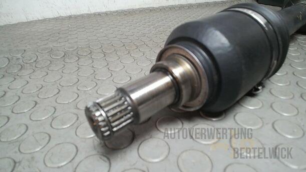 Foto: ANTRIEBSWELLE LINKS ( SCHALTGETRIEBE ) eines Mercedes-Benz A 150