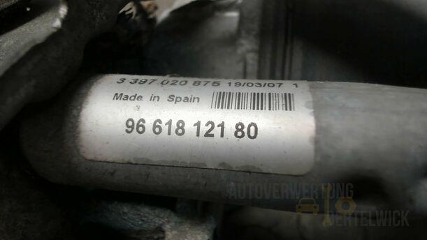 Foto: SCHEIBENWISCHERMOTOR VORNE LINKS eines Peugeot 407 140