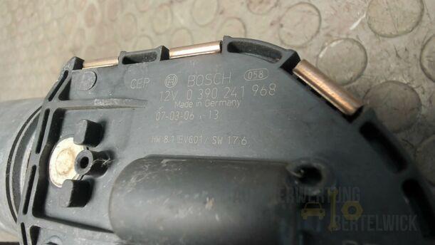 Foto: SCHEIBENWISCHERMOTOR VORNE LINKS eines Peugeot 407 140