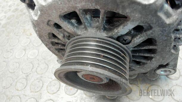 Foto: LICHTMASCHINE / GENERATOR eines Peugeot 407 140