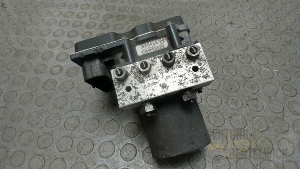 Foto: HAUPTBREMSAGGREGAT ABS eines Peugeot 407 140