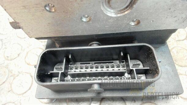 Foto: HAUPTBREMSAGGREGAT ABS eines Peugeot 407 140