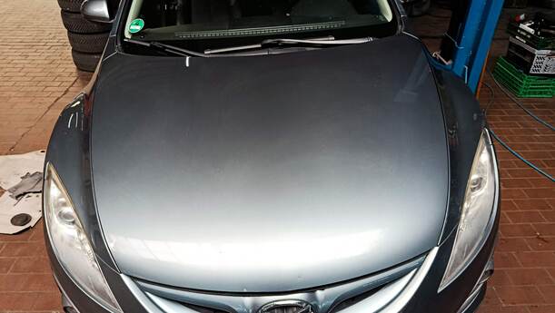 Foto: MOTORHAUBE eines Mazda 6 Sport Kombi 2.2 CD DPF