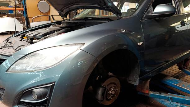 Foto: KOTFLÜGEL LINKS eines Mazda 6 Sport Kombi 2.2 CD DPF