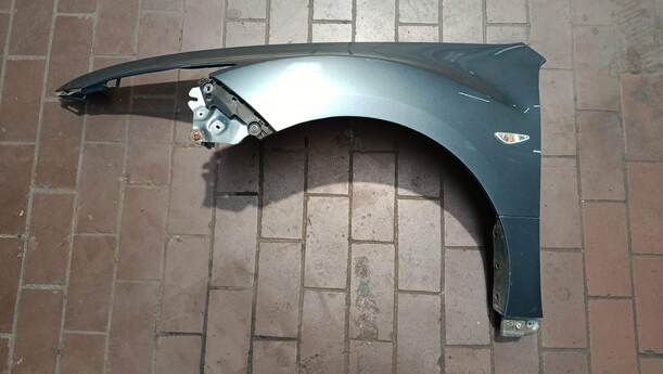 Foto: KOTFLÜGEL LINKS eines Mazda 6 Sport Kombi 2.2 CD DPF