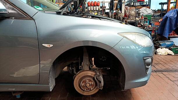 Foto: KOTFLÜGEL RECHTS eines Mazda 6 Sport Kombi 2.2 CD DPF