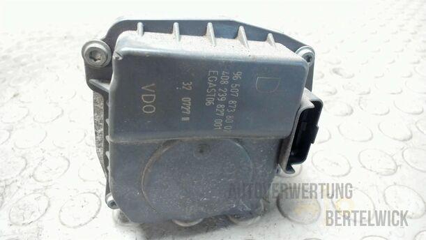Foto: DROSSELKLAPPENSTUTZEN eines Peugeot 407 140