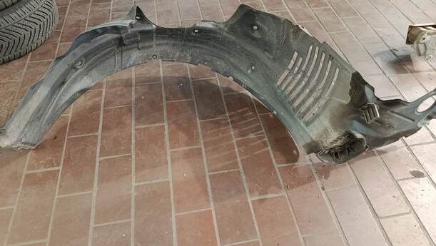 Foto: RADHAUSSCHALE/ INNENRADHAUS VORN LINKS eines Mazda 6 Sport Kombi 2.2 CD DPF