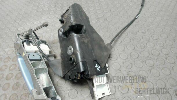 Foto: TÜRSCHLOSS VORNE LINKS eines Peugeot 407 140