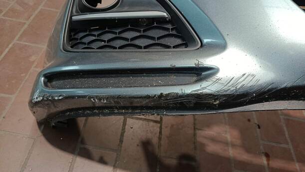Foto: STOSSFÄNGER/ STOßSTANGE VORN ( FACELIFT AB 2010 ) eines Mazda 6 Sport Kombi 2.2 CD DPF