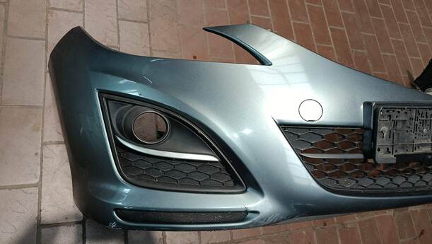 Foto: STOSSFÄNGER/ STOßSTANGE VORN ( FACELIFT AB 2010 ) eines Mazda 6 Sport Kombi 2.2 CD DPF
