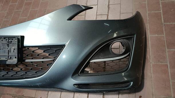 Foto: STOSSFÄNGER/ STOßSTANGE VORN ( FACELIFT AB 2010 ) eines Mazda 6 Sport Kombi 2.2 CD DPF