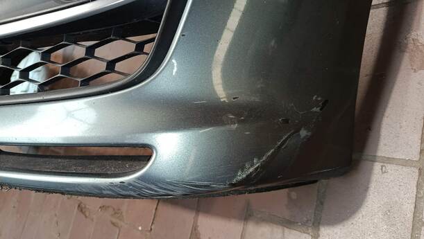 Foto: STOSSFÄNGER/ STOßSTANGE VORN ( FACELIFT AB 2010 ) eines Mazda 6 Sport Kombi 2.2 CD DPF