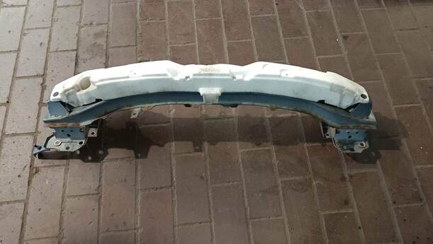 Foto: VERSTÄRKUNG VORN eines Mazda 6 Sport Kombi 2.2 CD DPF