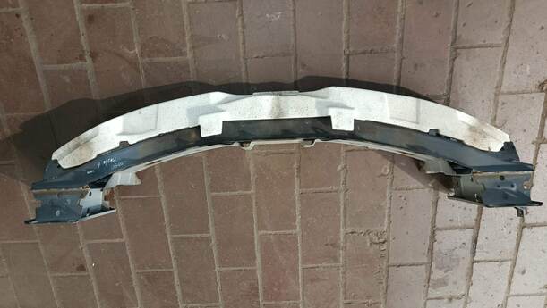 Foto: VERSTÄRKUNG VORN eines Mazda 6 Sport Kombi 2.2 CD DPF